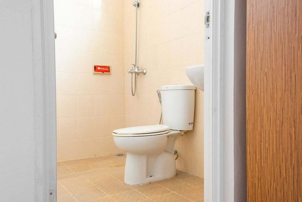 Куруг: RedDoorz near Siloam Karawaci 3