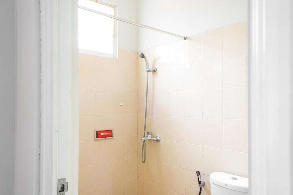 Куруг: RedDoorz near Siloam Karawaci 3