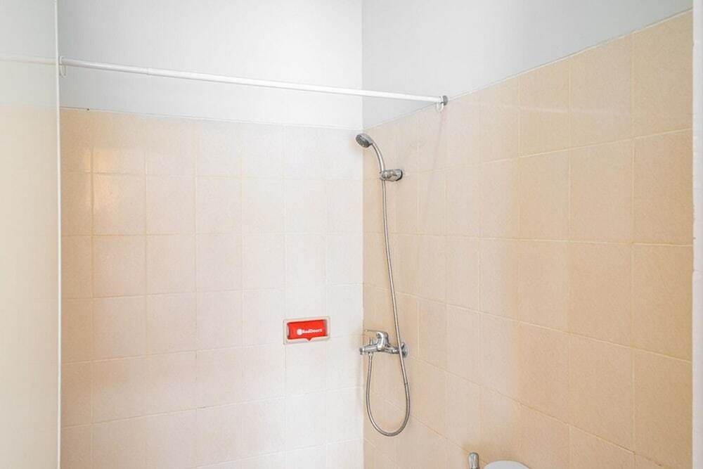 Куруг: RedDoorz near Siloam Karawaci 3
