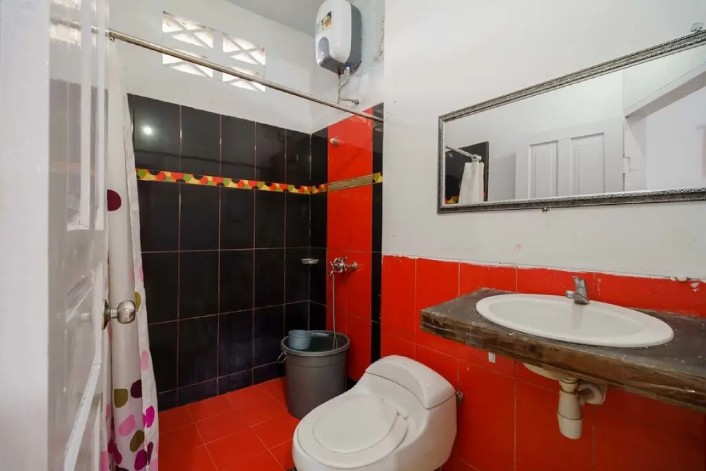 Банда-Ачех: RedDoorz Syariah near Museum Tsunami Aceh 2