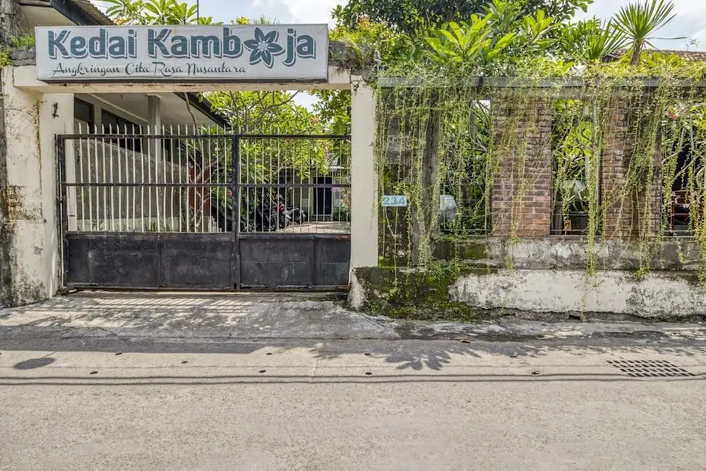Батуретно: RedDoorz Hostel near Adisucipto Airport Yogyakarta