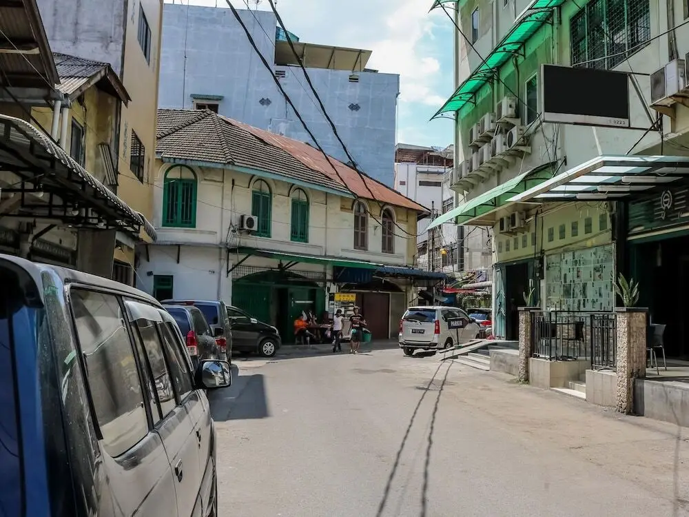 Медан: Nida Rooms Selat Panjang 11 Medan Kota at Wisma Sederhana Budget Hotel
