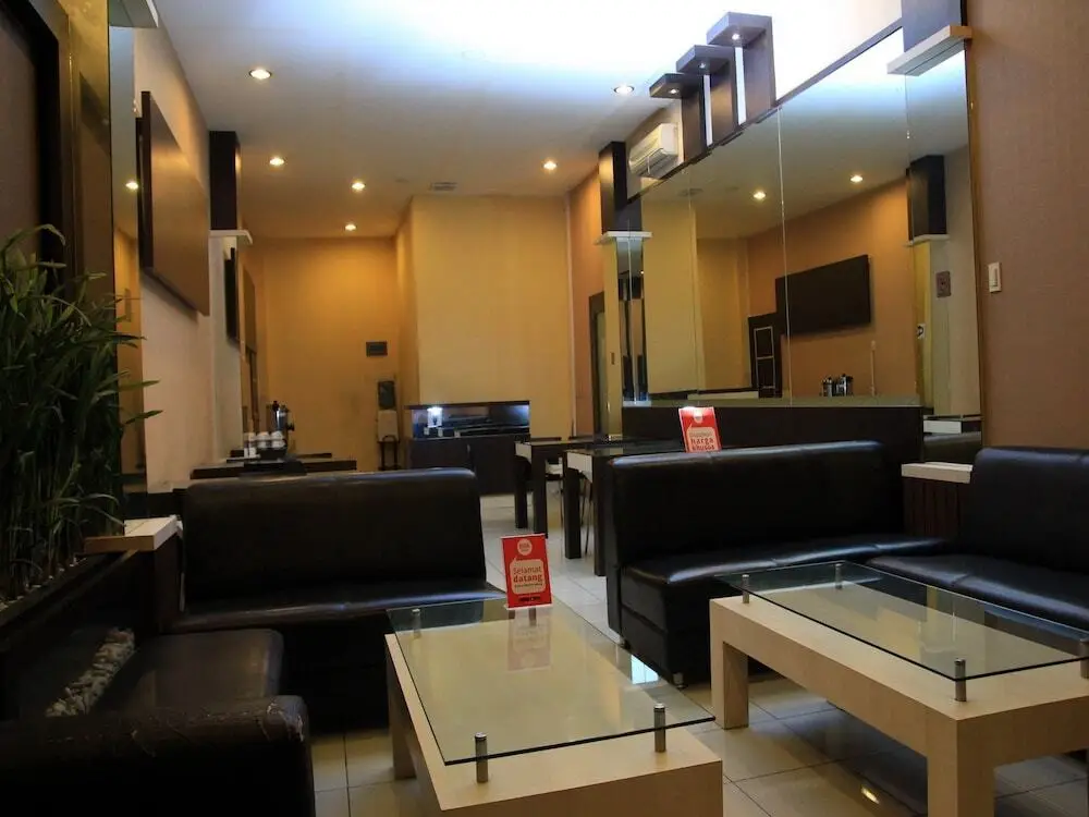 Медан: Nida Rooms Selat Panjang 11 Medan Kota at Wisma Sederhana Budget Hotel