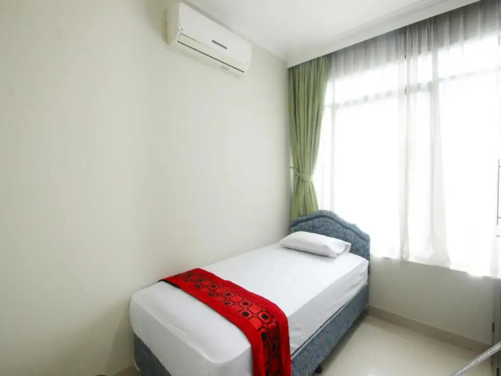 Джакарта: 2-Br Hampton'S Park, Tower C Lt.17 Unit 17H
