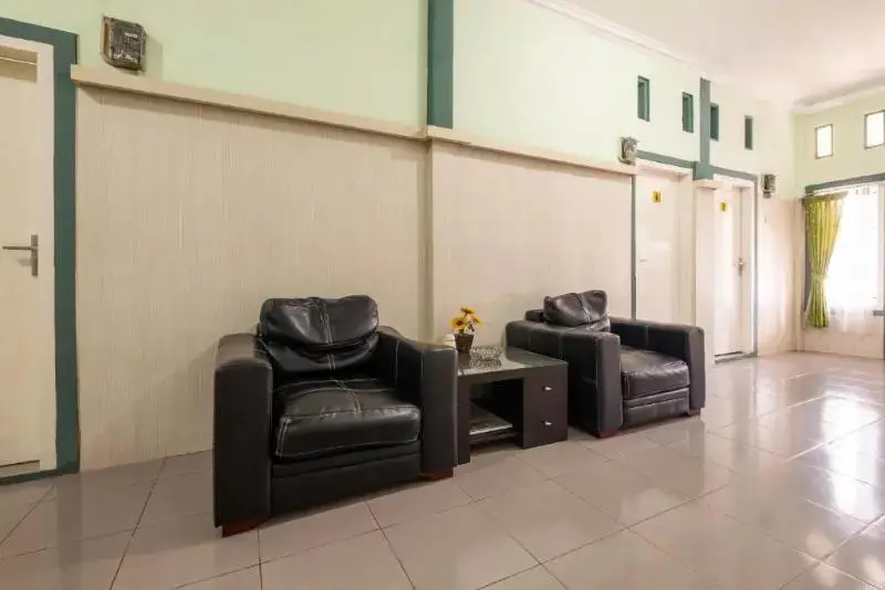 Караванг: Oyo Life 2676 Cathaleya Homestay Syariah