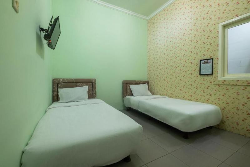 Караванг: Oyo Life 2676 Cathaleya Homestay Syariah