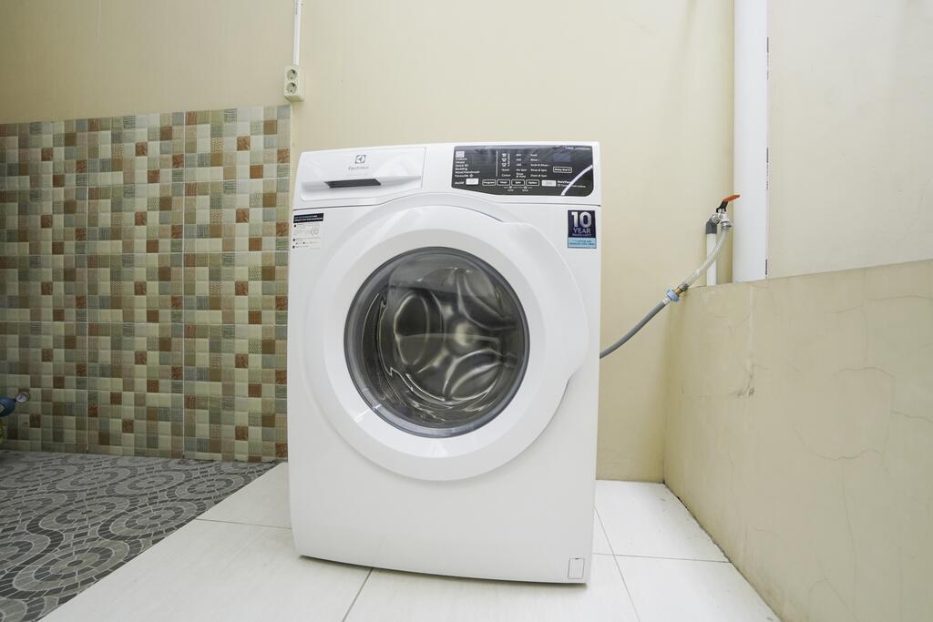 Сурабая: OYO Life 2532 Kost Putri ADIA