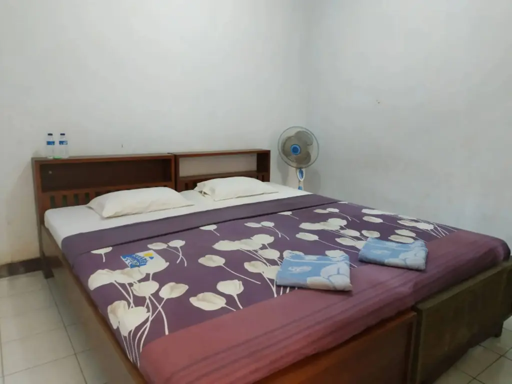 Сисолок: OYO 3303 Penginapan Putri Asih Sawarna