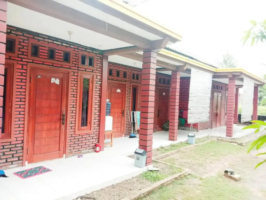 Сисолок: OYO 3303 Penginapan Putri Asih Sawarna