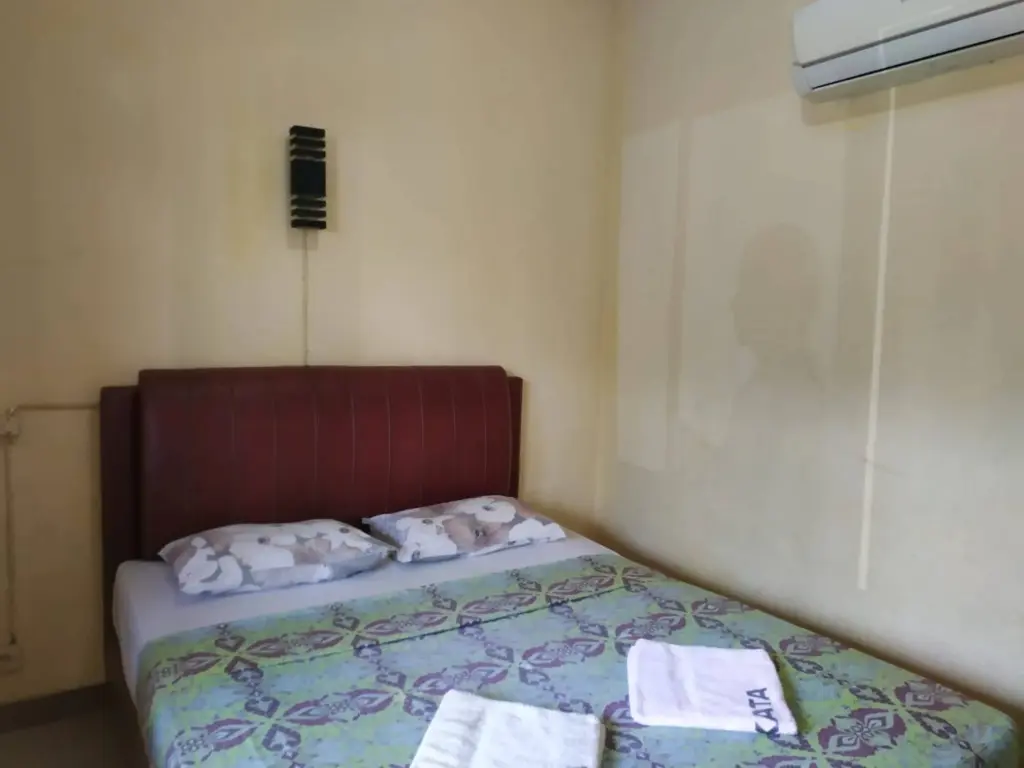 Сисолок: OYO 3303 Penginapan Putri Asih Sawarna