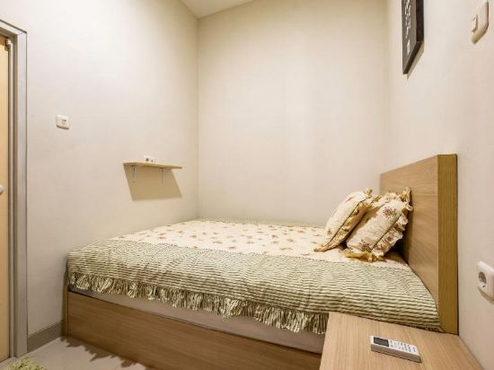 Караванг: OYO Life 2673 Rosewood Residence
