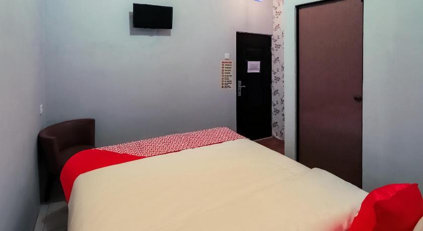 Медан: OYO 3375 Sumatera Agustinekost Syariah