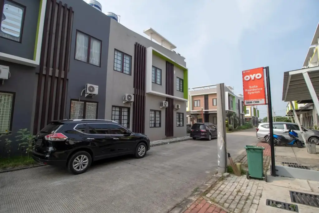 Караванг: OYO 3253 Sofia Residence Syariah