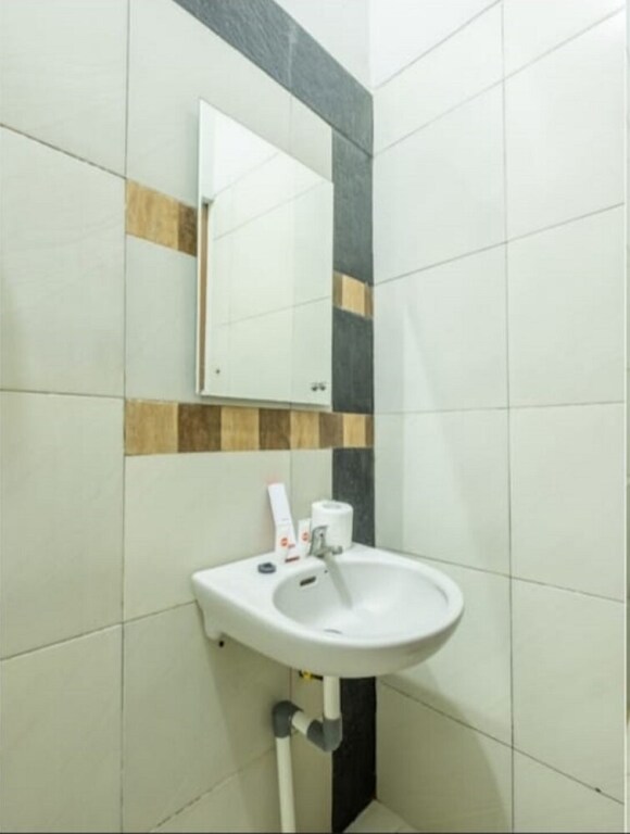 Чиребон: OYO 936 Tremigo Guest House Syariah