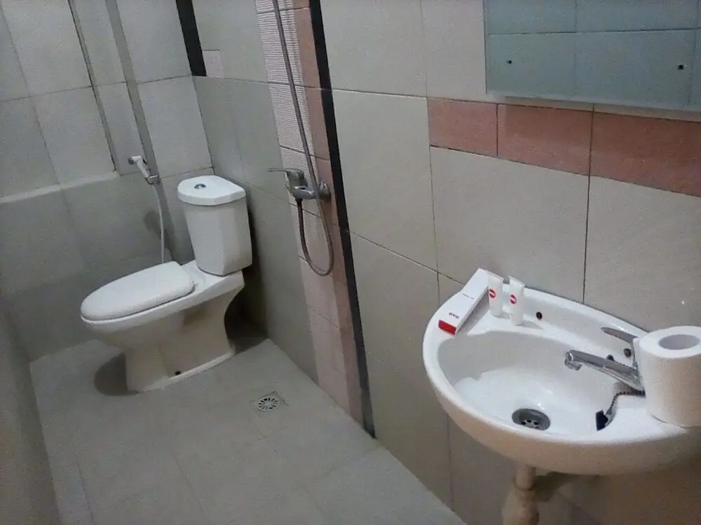 Чиребон: OYO 936 Tremigo Guest House Syariah