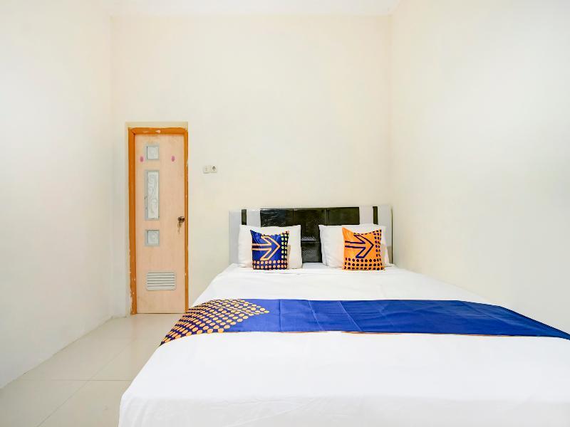 Маланг: Oyo Life 2698 Kost Blessing