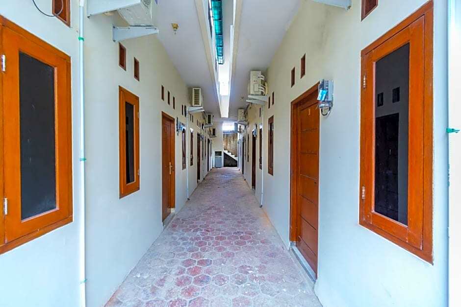 Депок: OYO Life 2420 Kost Luqman 1