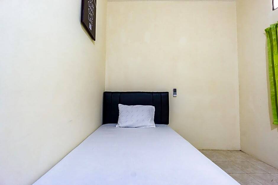 Депок: OYO Life 2420 Kost Luqman 1