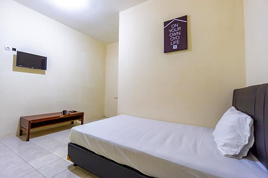 Депок: OYO Life 2420 Kost Luqman 1