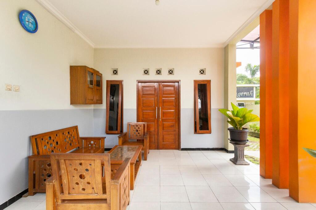 Суракарта: OYO 3338 Wisma Anugerah
