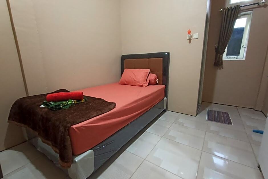 Банджармасин: SPOT ON 3525 Penginapan Magnolia Syariah
