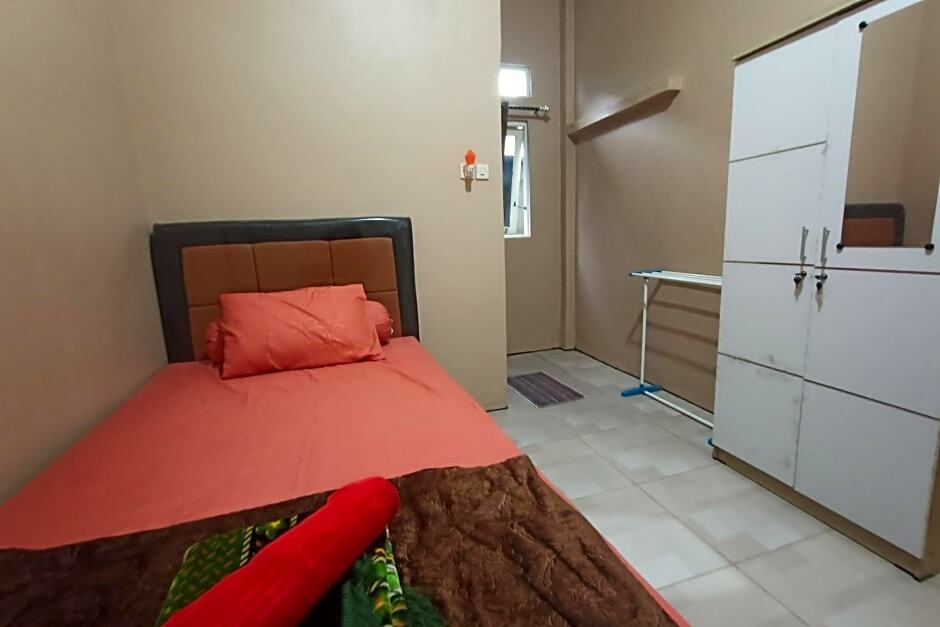 Банджармасин: SPOT ON 3525 Penginapan Magnolia Syariah