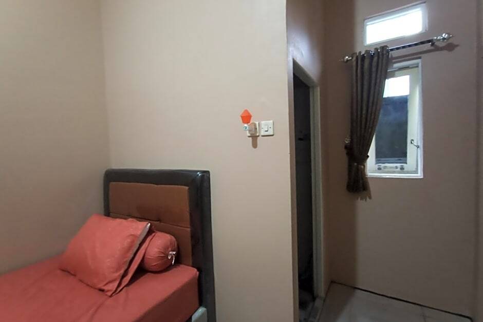 Банджармасин: SPOT ON 3525 Penginapan Magnolia Syariah
