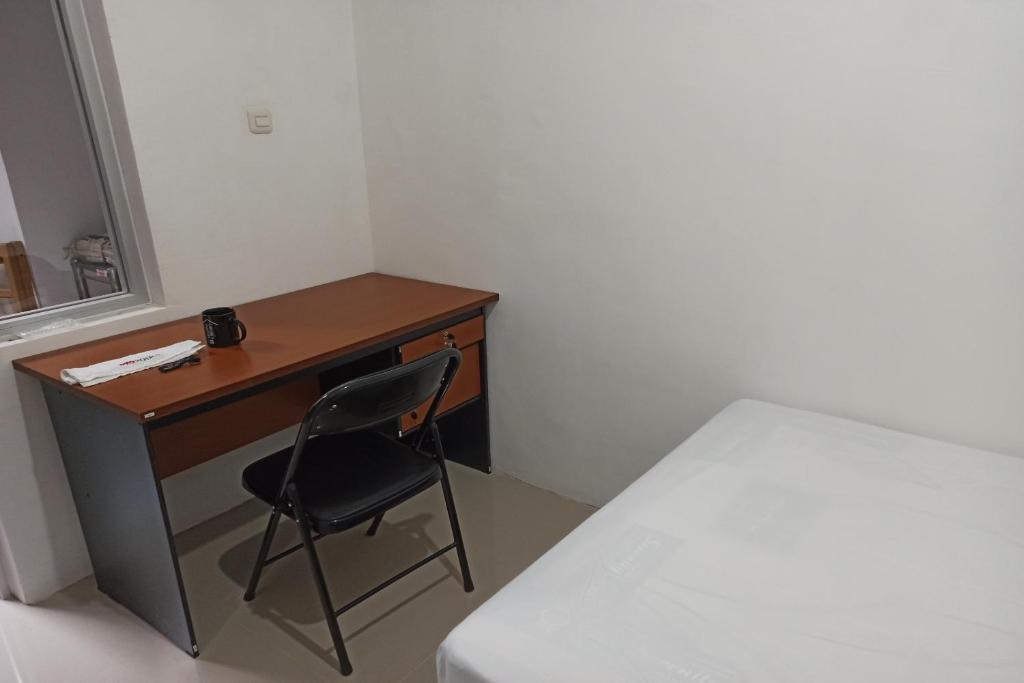 Сурабая: OYO Life 2988 Medokan N2 Residence