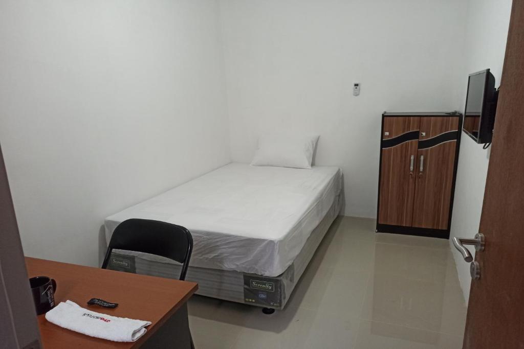 Сурабая: OYO Life 2988 Medokan N2 Residence