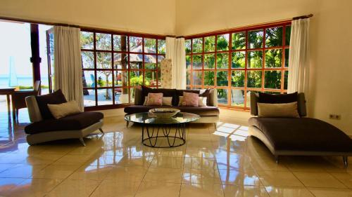 Умеаньяр: Villa Surgawi