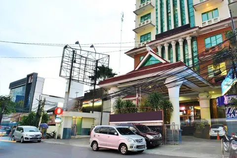 ZEN Rooms Near Grand Indonesia Mall — фото 1