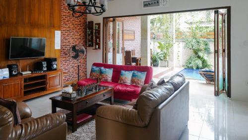 Сенджиги: Jasmine Villa Batu Bolong