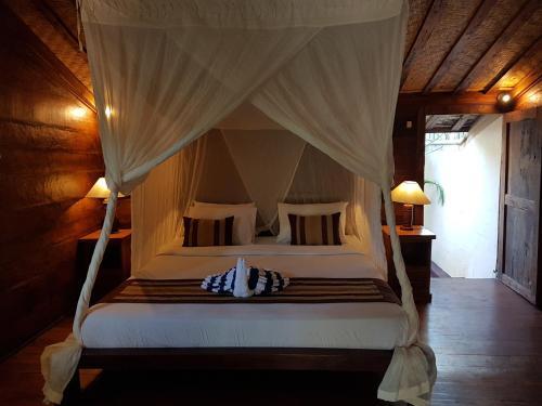Гили Аир: Zipp Bar Restaurant & Bungalows