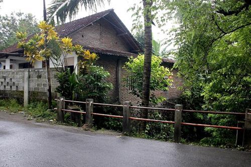 Батуретно: Riverhouse Njomblang
