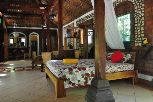 Вoнoсари: Villa Tentrem