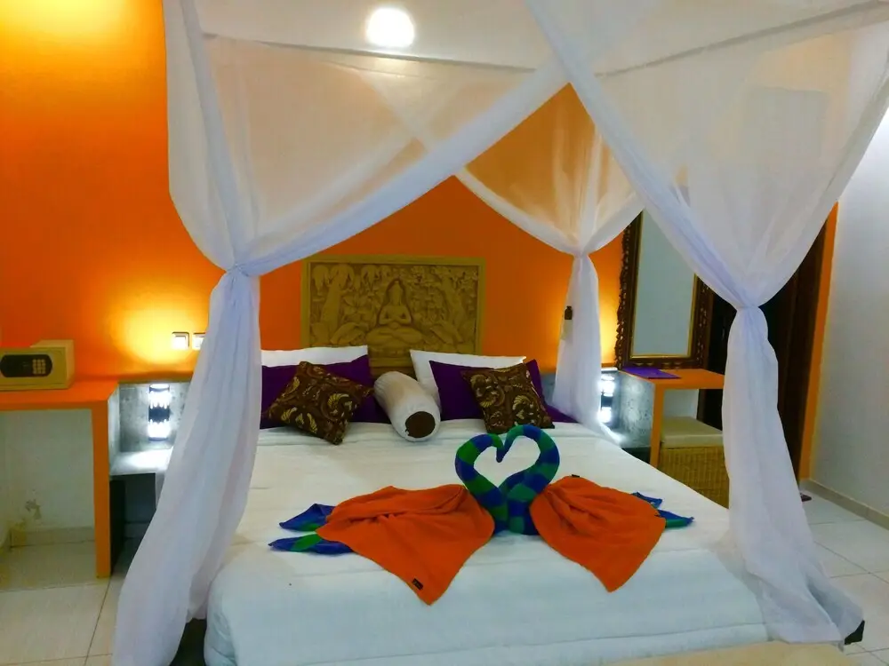 Бунутан: Amed Romance House