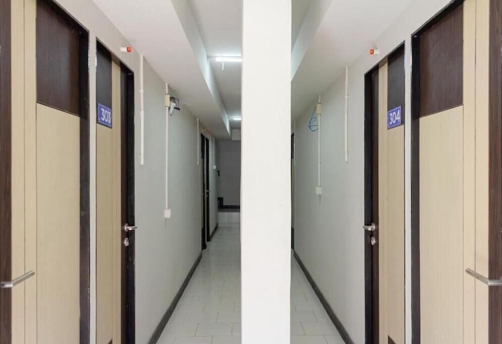 Джакарта: Kamar Keluarga Mahkota 8 By OYO Rooms