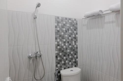 Маланг: Oyo 1108 Smart Tlogomas