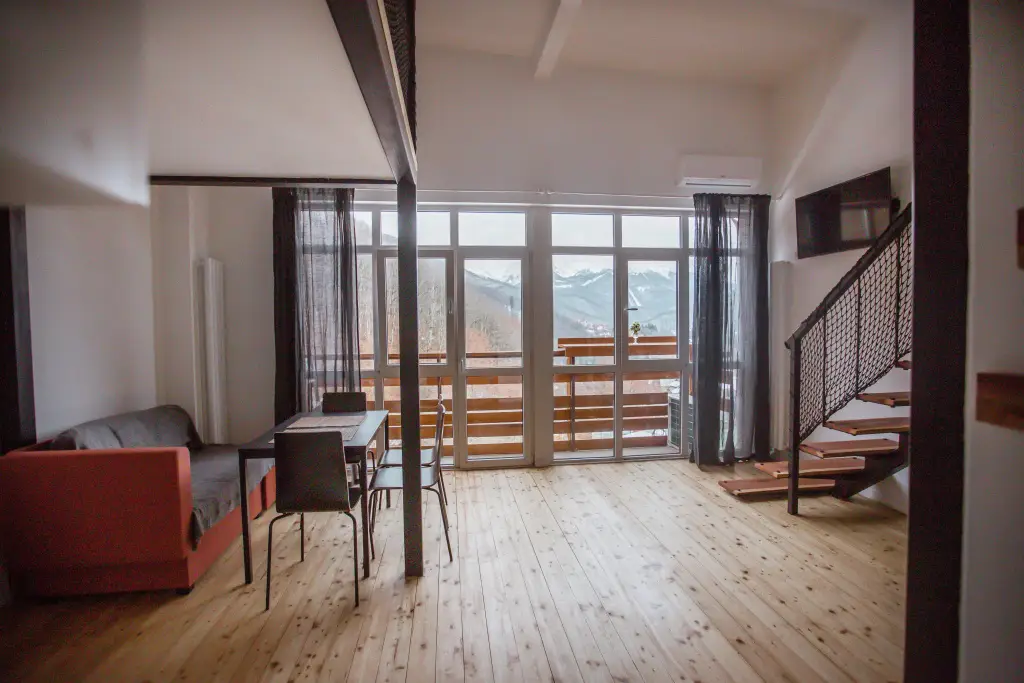 Красная Поляна: Апартаменты Арт-Квартира