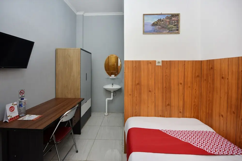 Джокьякарта: Golden Inn 2 by OYO Rooms