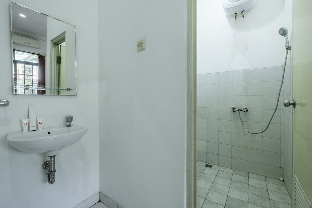 Бандунг: Pondok Kurnia by OYO Rooms