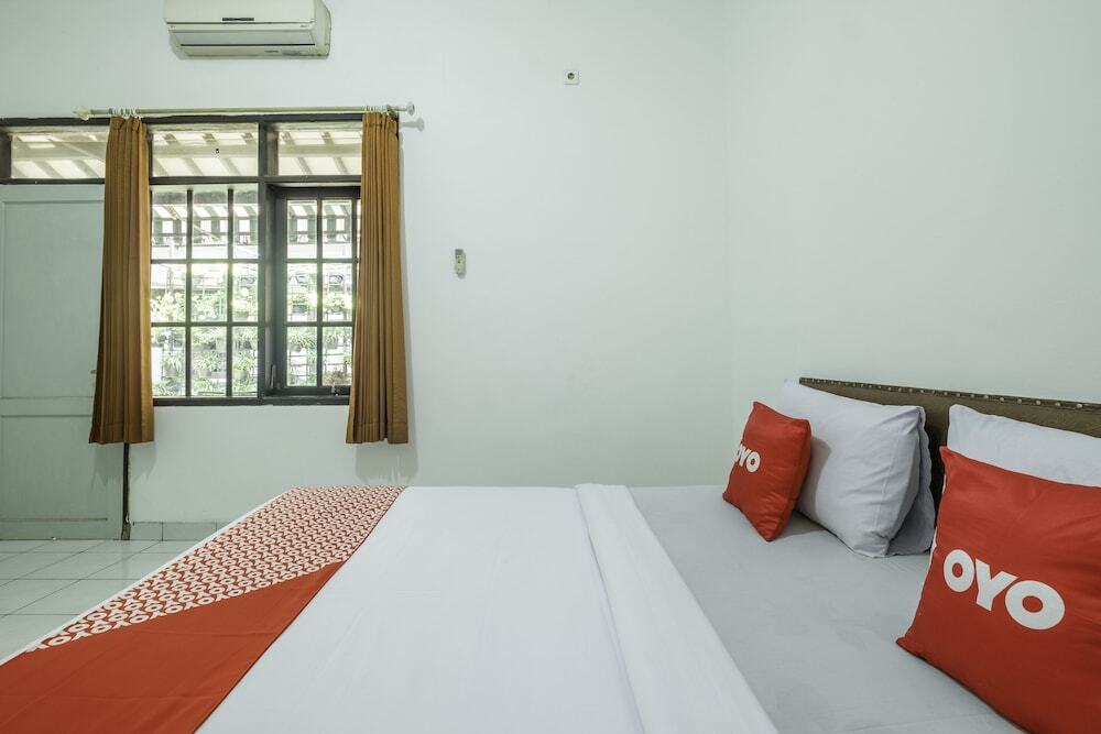 Бандунг: Pondok Kurnia by OYO Rooms