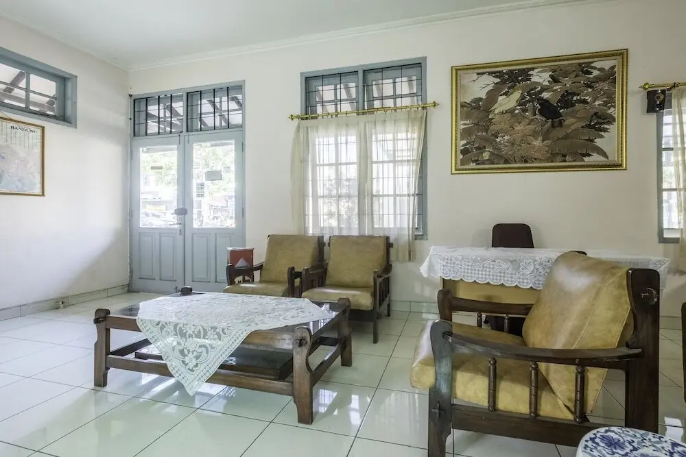Бандунг: Pondok Kurnia by OYO Rooms