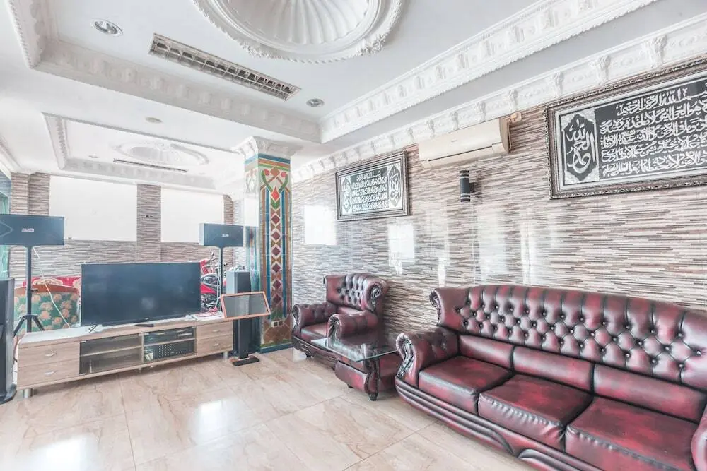 Чибинонг: Fallinda Hotel by OYO Rooms