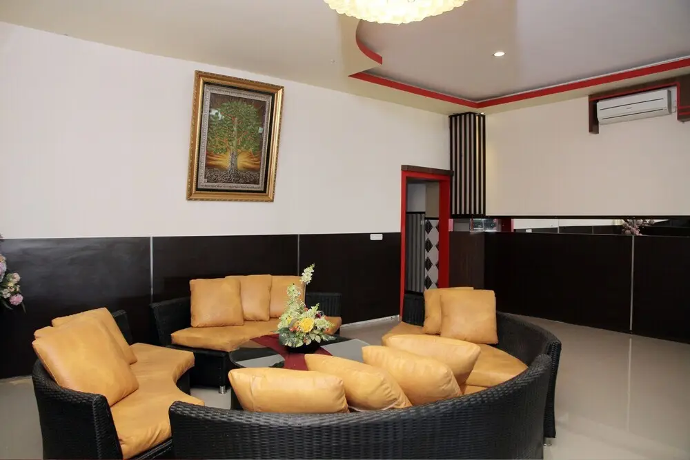 Палу: Brizky Hotel by OYO Rooms