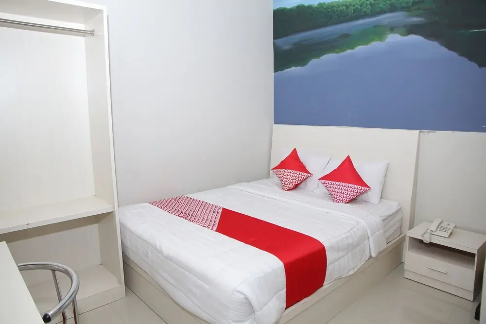 Палу: Brizky Hotel by OYO Rooms