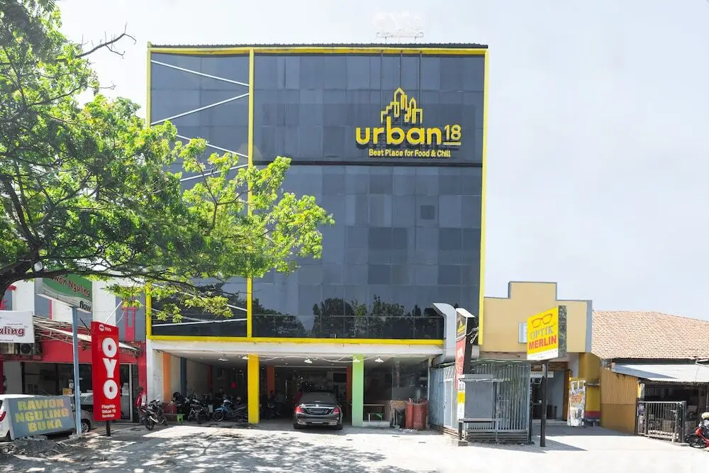 Сурабая: Urban 18 by OYO Rooms