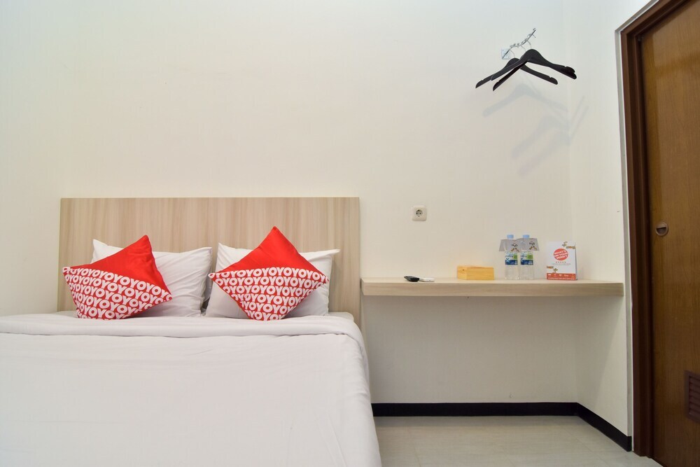 Сурабая: Rungkut Mejoyo Selatan by OYO Rooms
