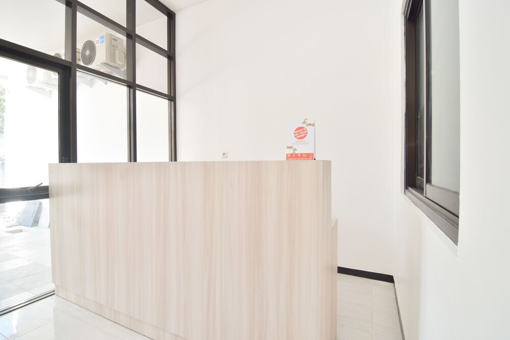 Сурабая: Rungkut Mejoyo Selatan by OYO Rooms