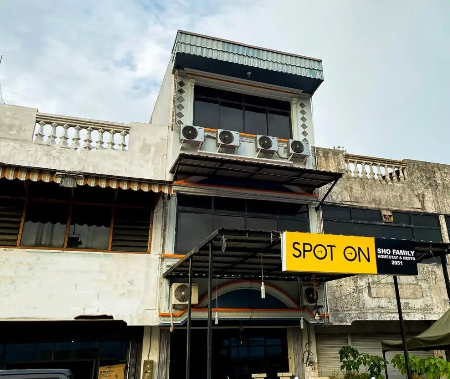 Паданг: Sho Family Homestay & Resto by OYO Rooms